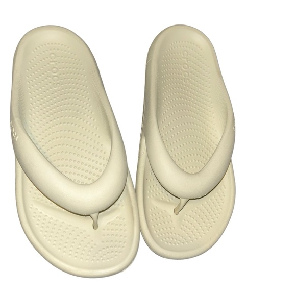 Crocs Mellow Recovery Flip Flops Women's size 7 cream bone Slip On Sandal - Picture 2 of 6